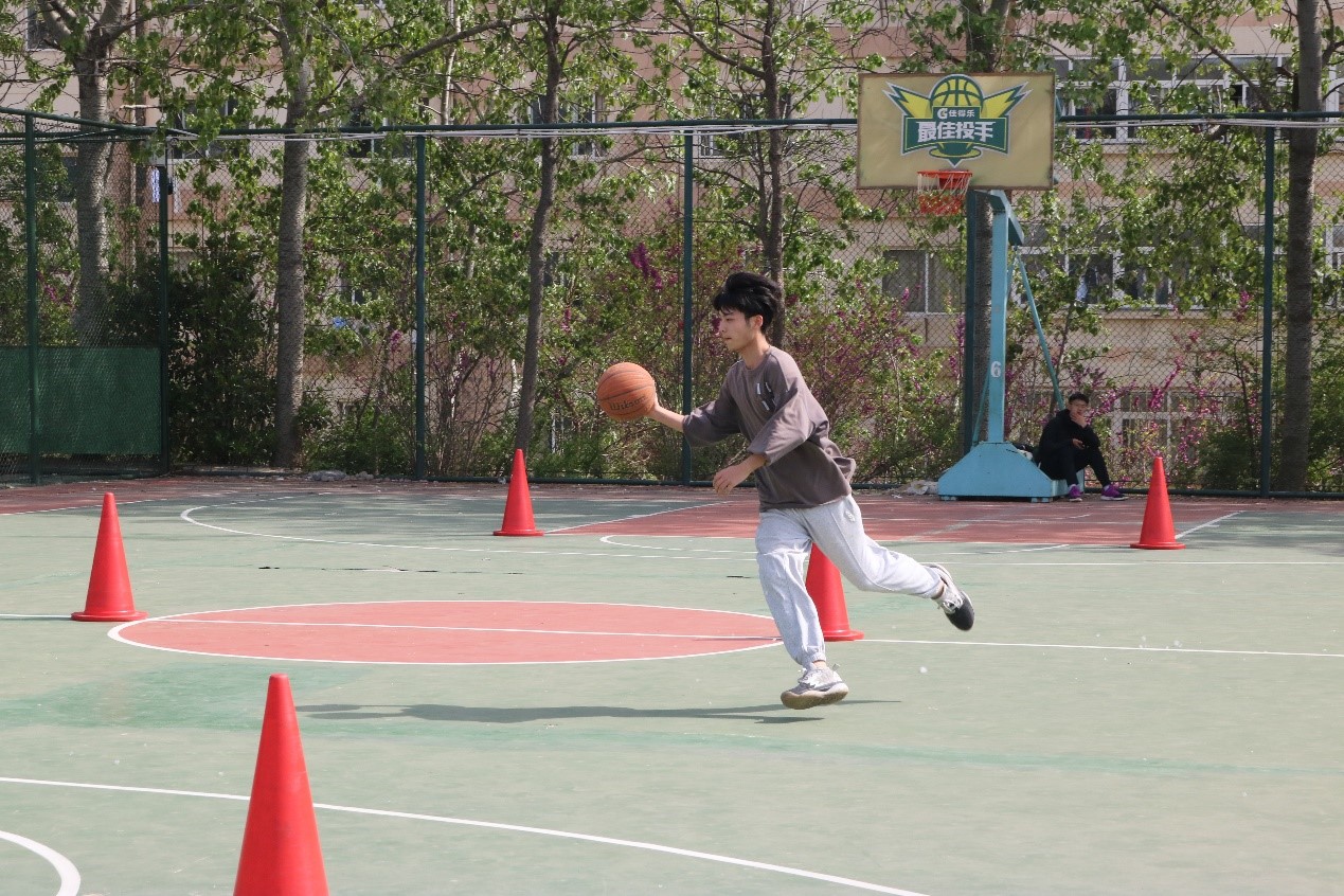 【篮球教学】传球训练基本功练习（来自好看的小女孩子）_哔哩哔哩_bilibili
